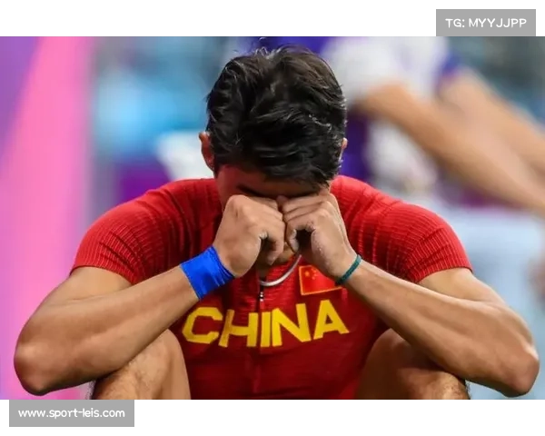 田径亚锦赛男子撑杆跳高黄博凯以5米72稳定发挥摘银荣获奖牌